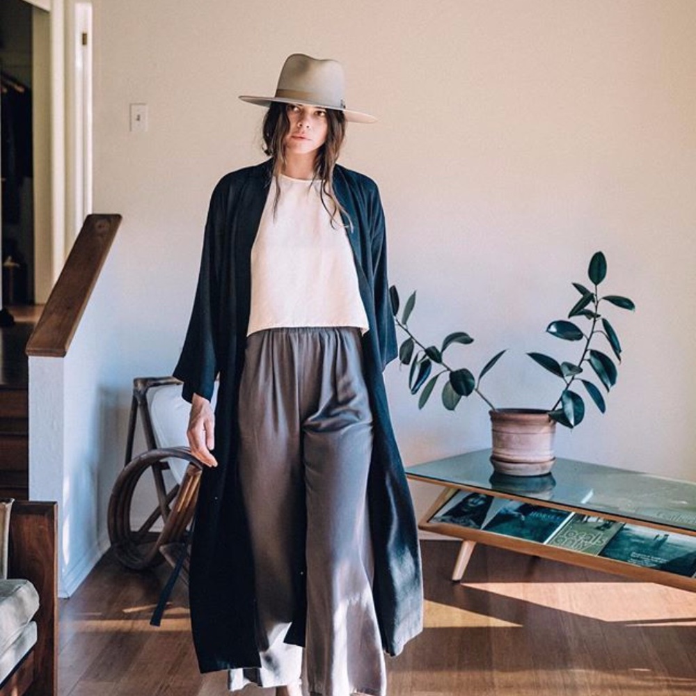 OZMA of California cropped apron tank - Picture 1 of 3